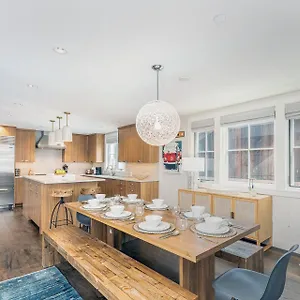 330 W Pacific B Townhouse