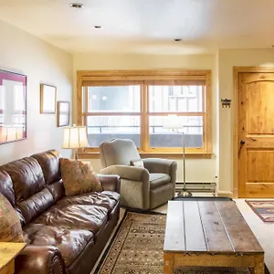 Holiday home Cimarron 22 By Avantstay Ski-inski-out In Complex W Two Hot Tubs Permit12986