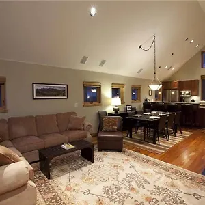 Owl Meadows Townhome By ホテル 4*